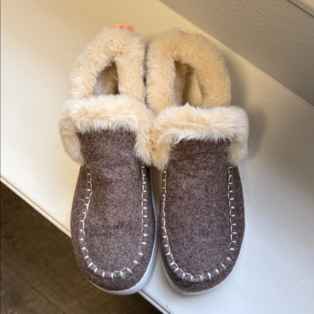 Cozy Brown Women’s  Shoes with Faux Fur Lining